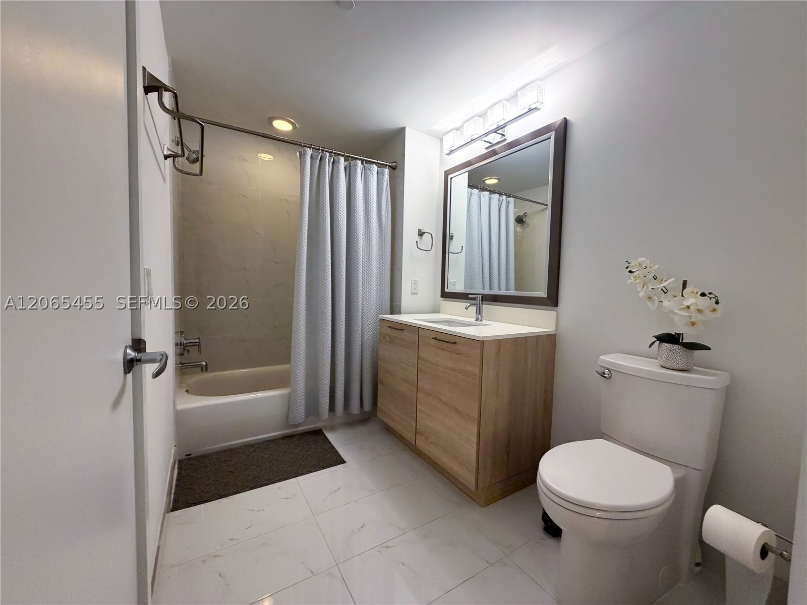 16385 Biscayne Blvd # 419 Property Photo 11