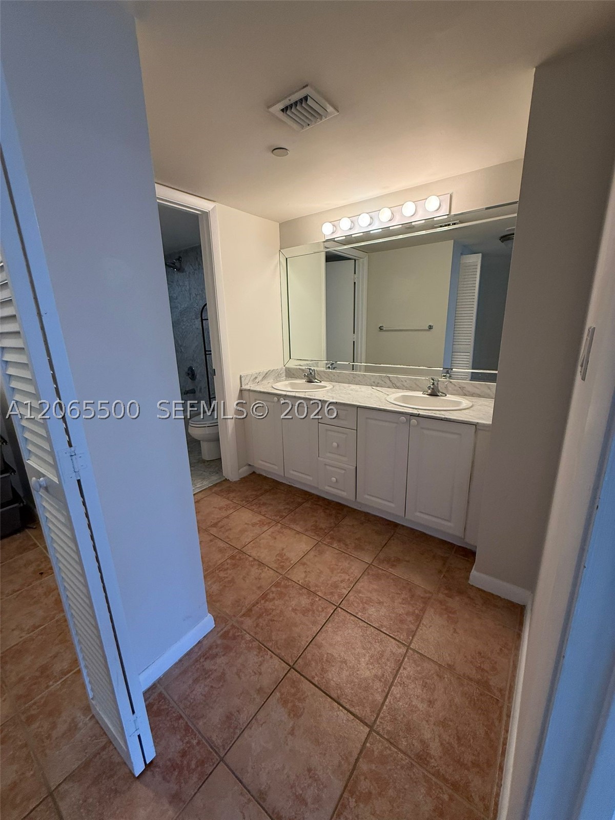 8911 Collins Ave 1103 Property Photo 11