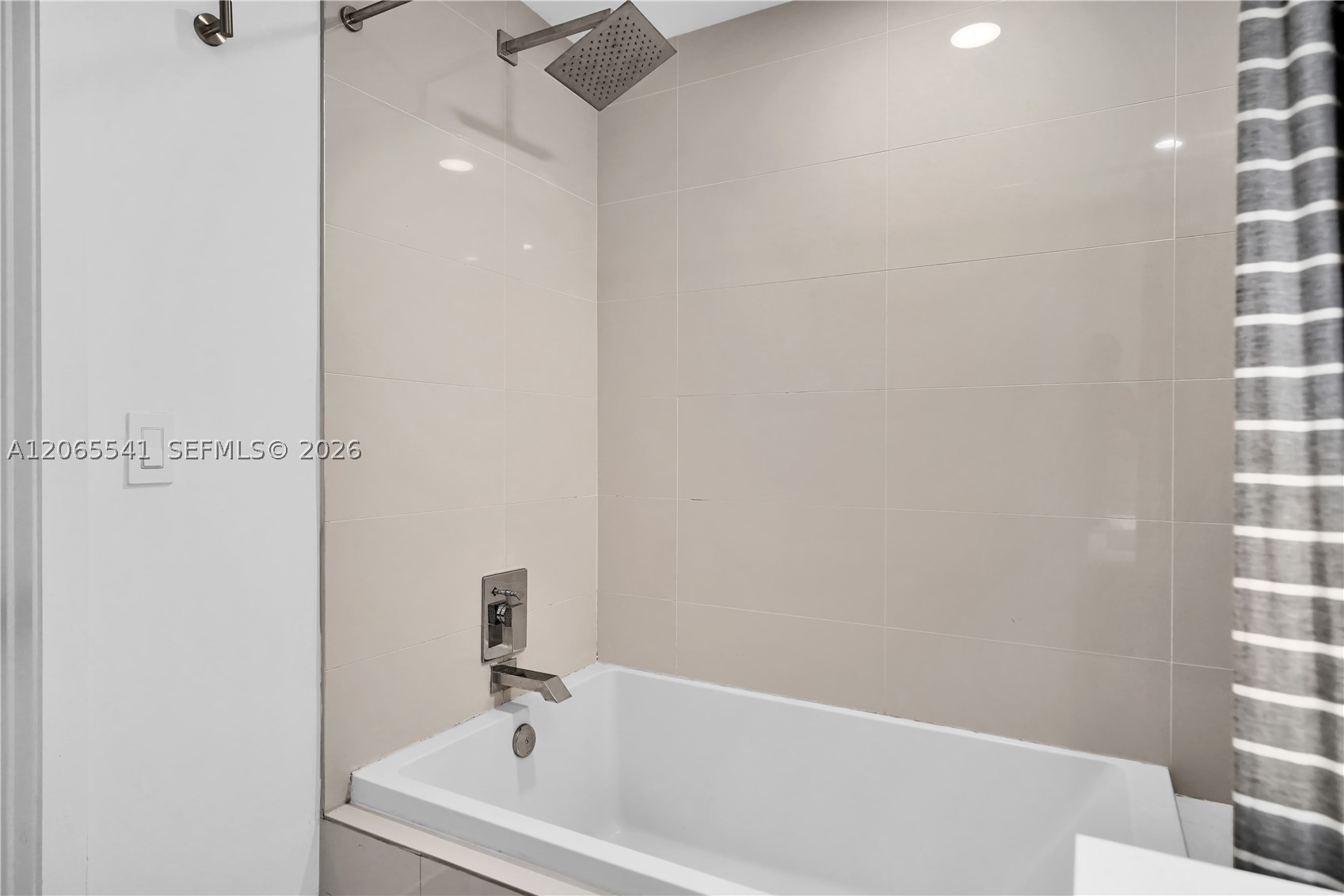 55 Sw 9th St 3504 Property Photo 16