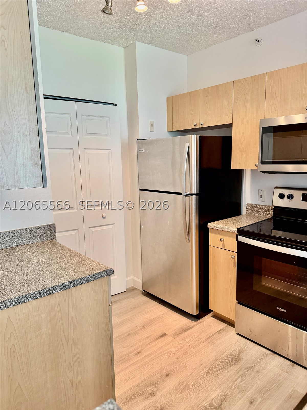 8010 N Nob Hill Rd 102 Property Photo 6