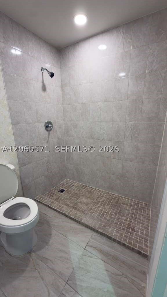 1671 W 37th St 1 Property Photo 8