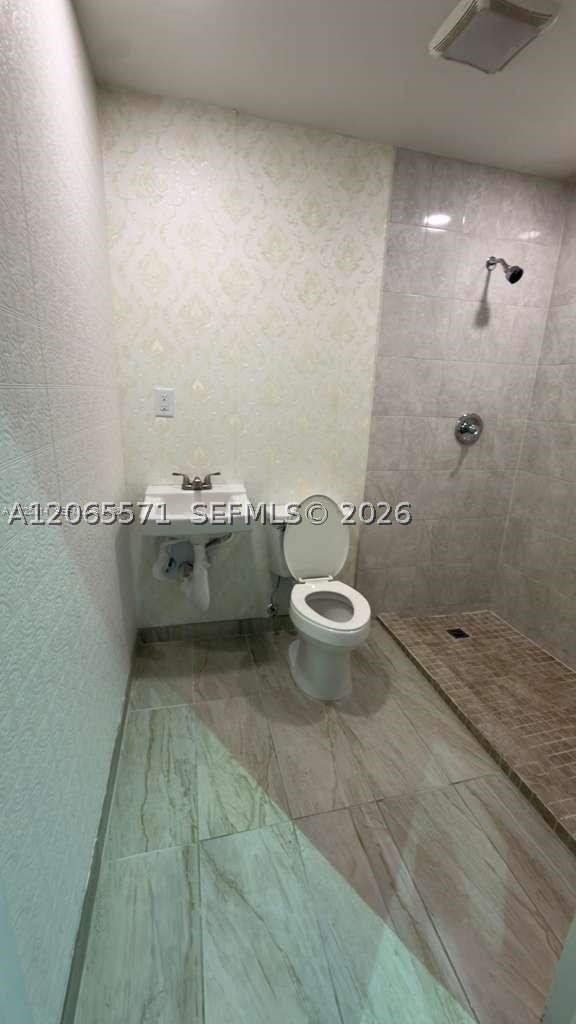 1671 W 37th St 1 Property Photo 10