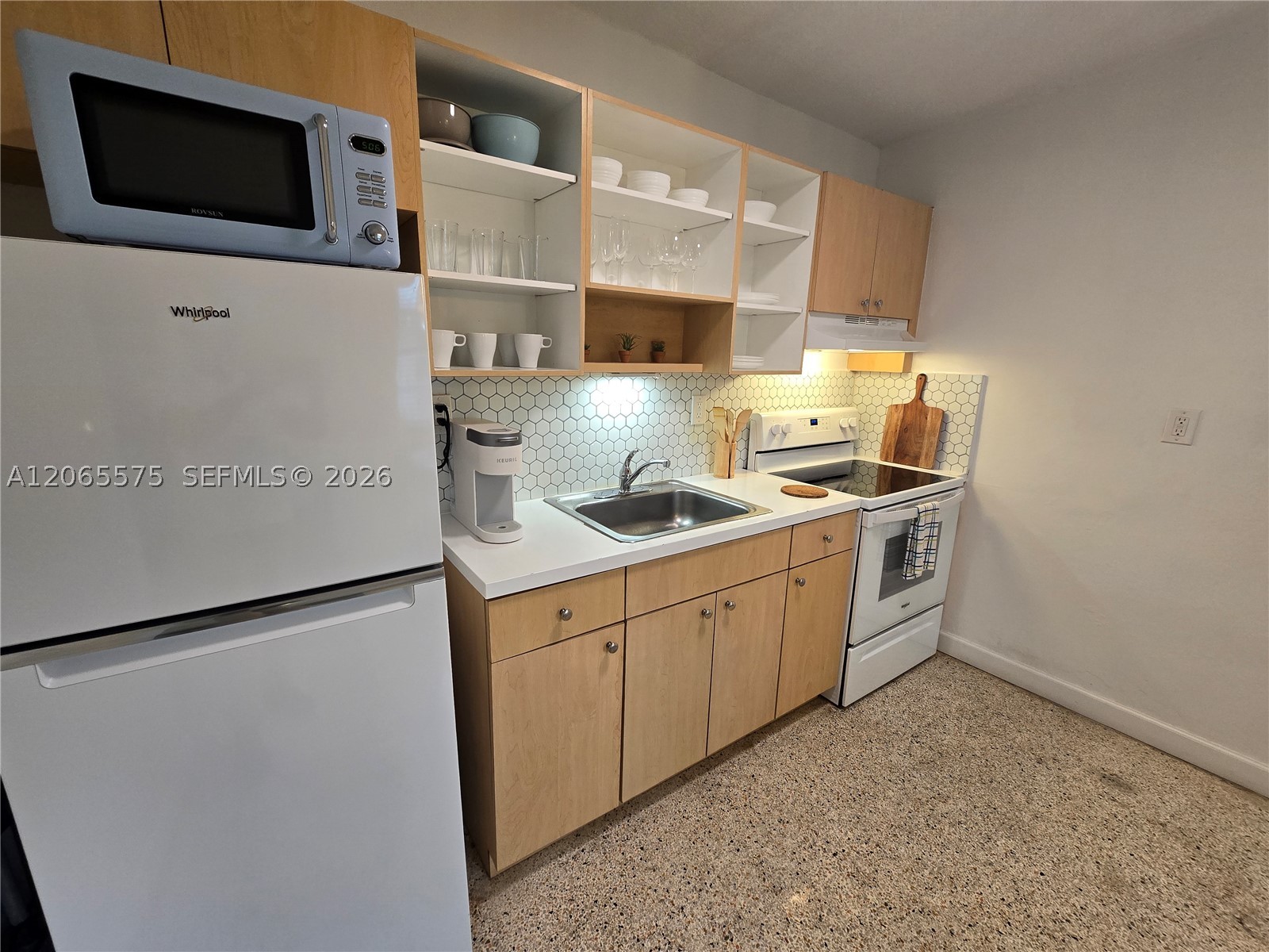 651 Sw 3rd St 3 Property Photo 2