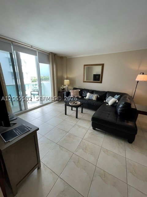 5001 Collins Ave 9e Property Photo 12