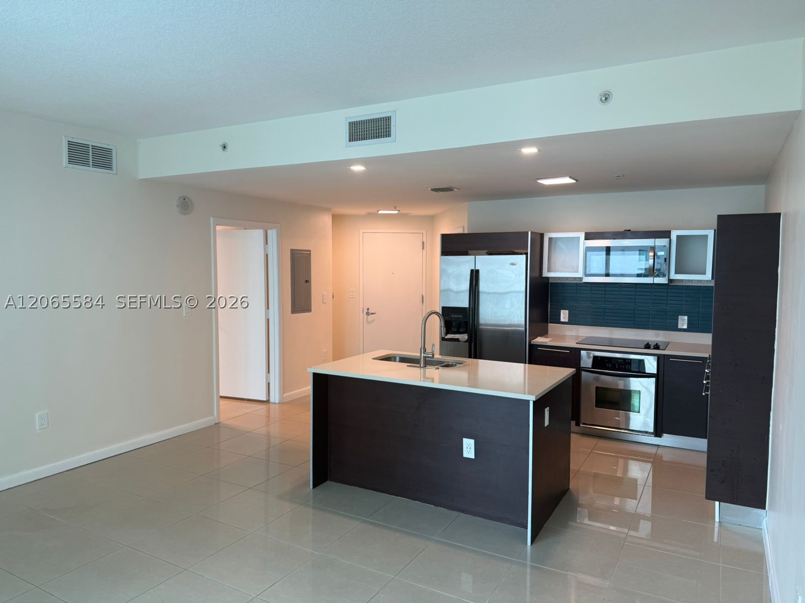 1900 N Bayshore Dr 1707 Property Photo 3