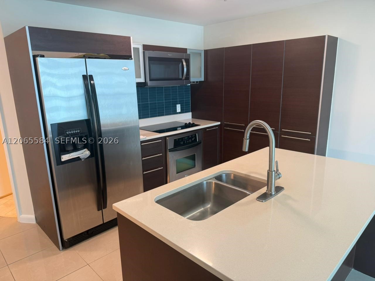 1900 N Bayshore Dr 1707 Property Photo 4