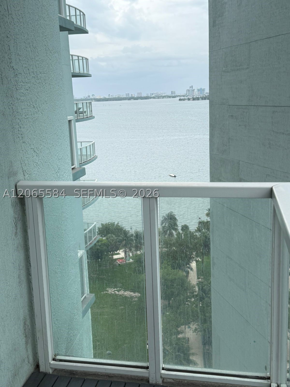 1900 N Bayshore Dr 1707 Property Photo 5