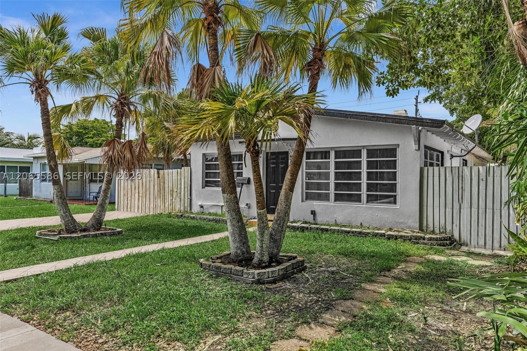1943 Rodman St Property Photo 3