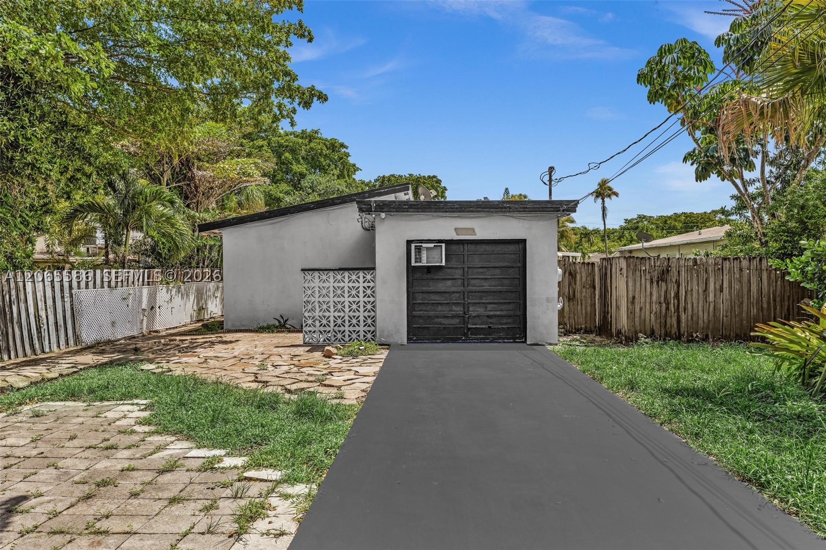 1943 Rodman St Property Photo 8