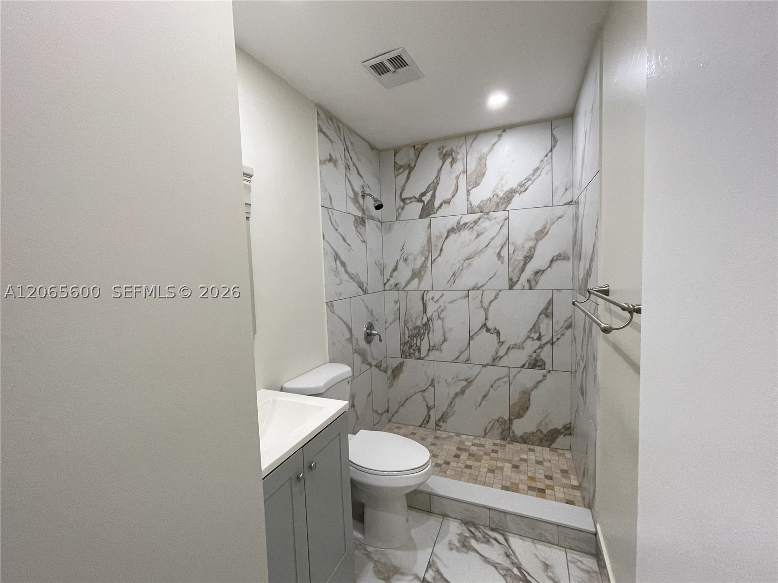 1447 Towhee St Property Photo 4