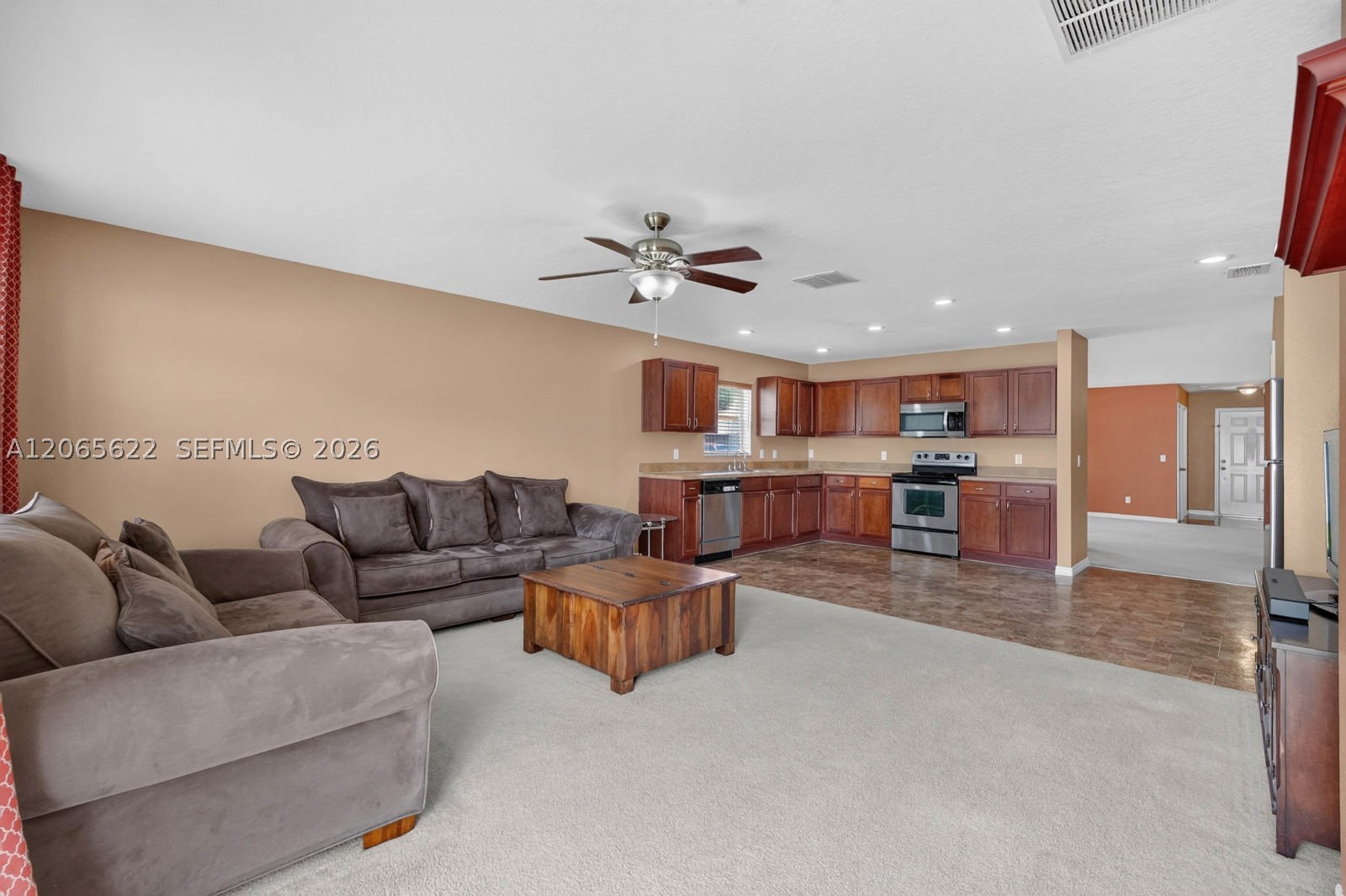 2501 Bullion Loop Property Photo 7