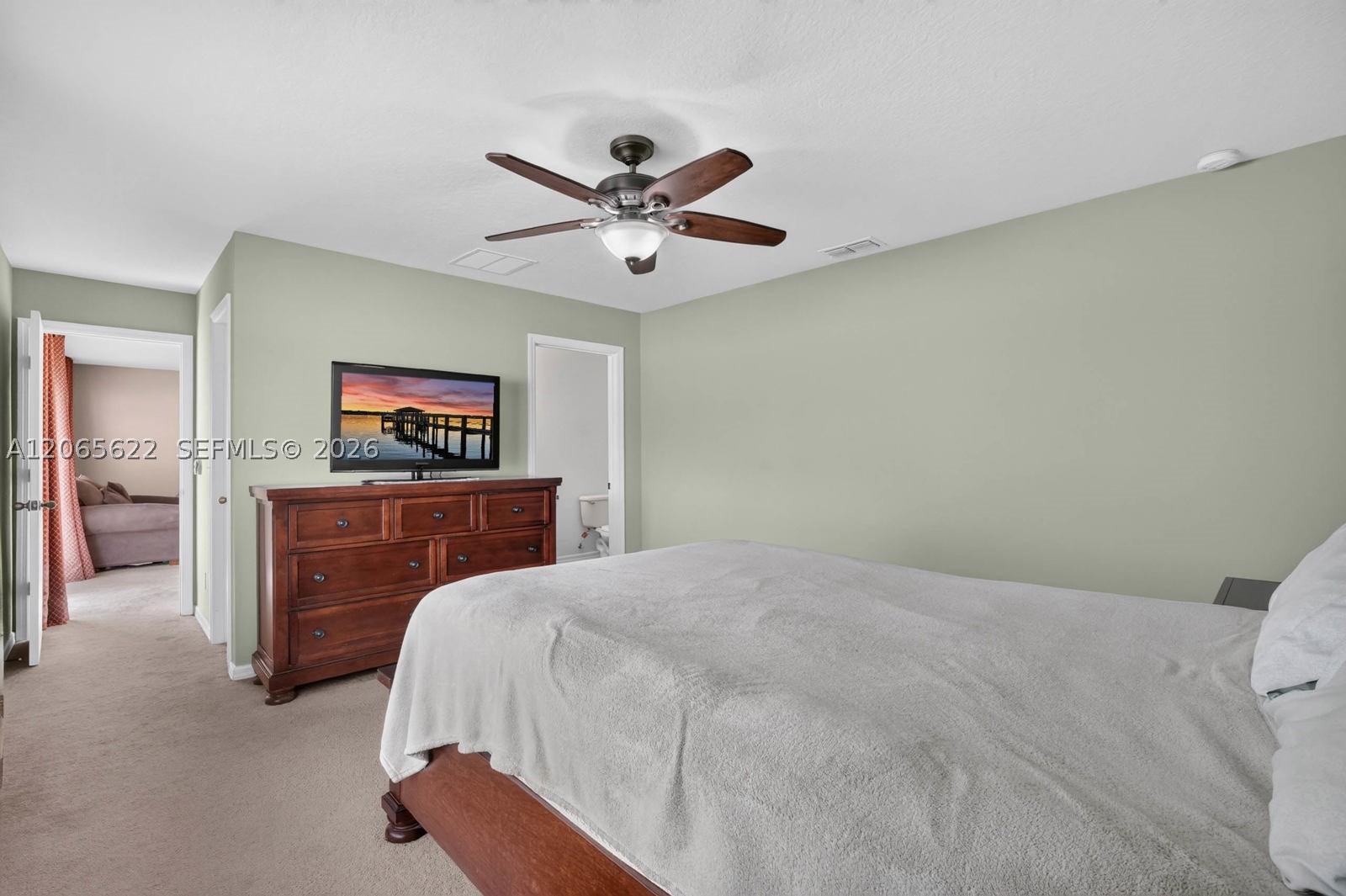 2501 Bullion Loop Property Photo 14