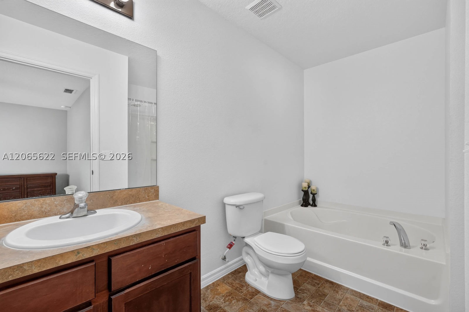 2501 Bullion Loop Property Photo 15