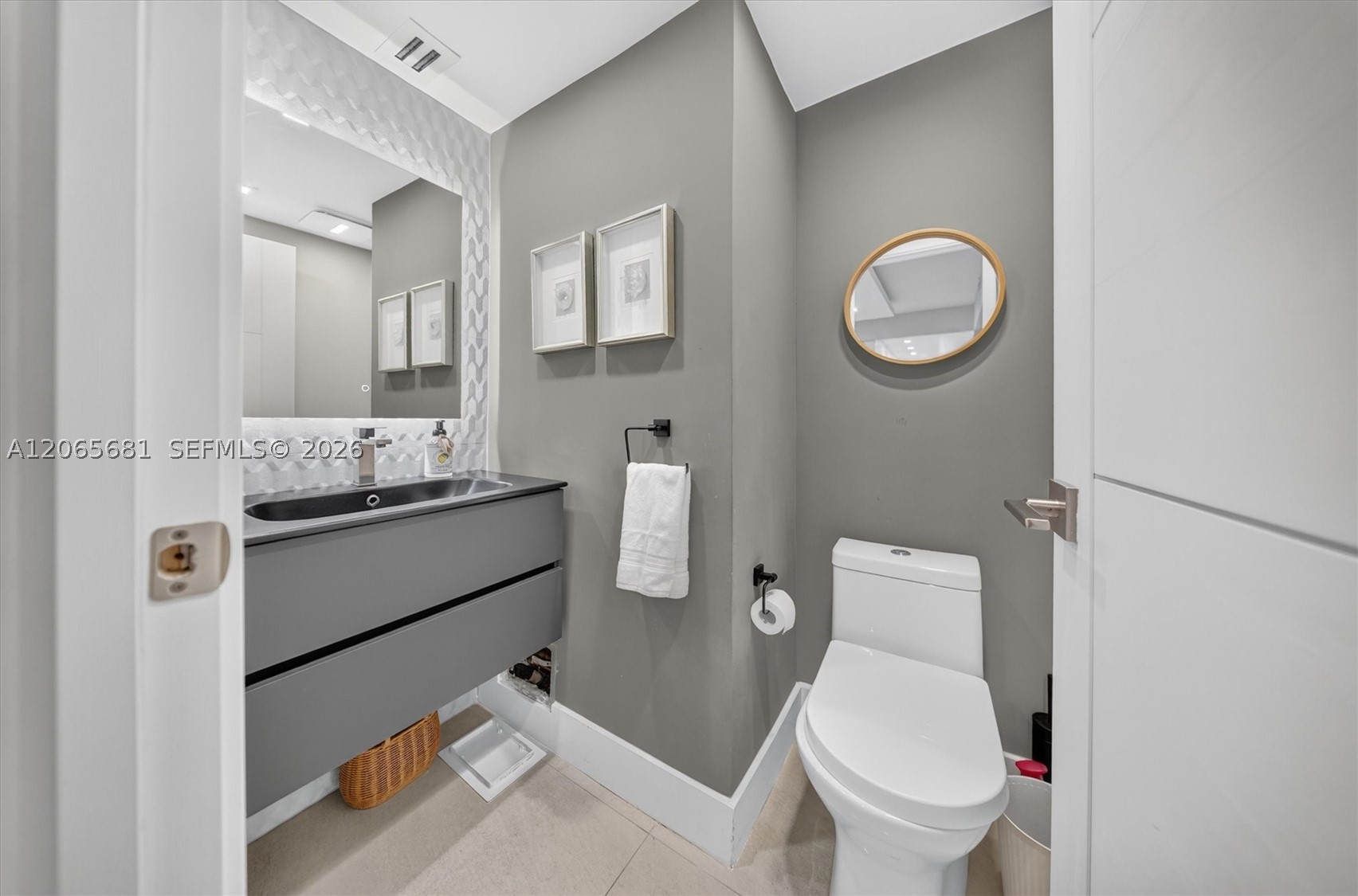 10185 Collins Ave 1223 Property Photo 10