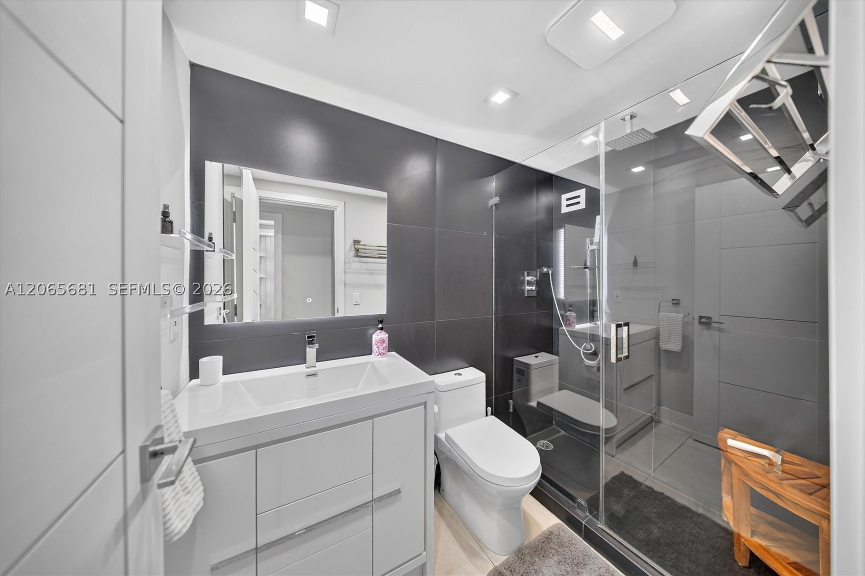 10185 Collins Ave 1223 Property Photo 14