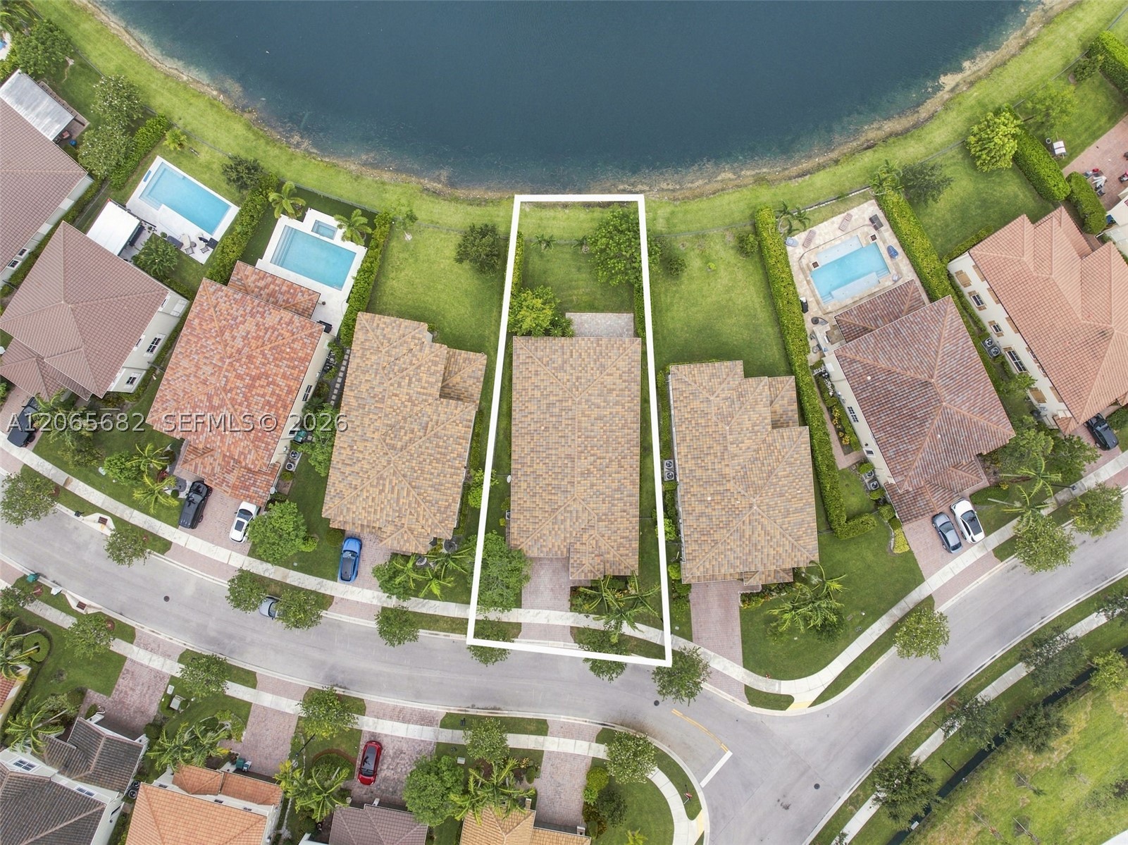 8550 Lakeside Bnd Property Photo 2