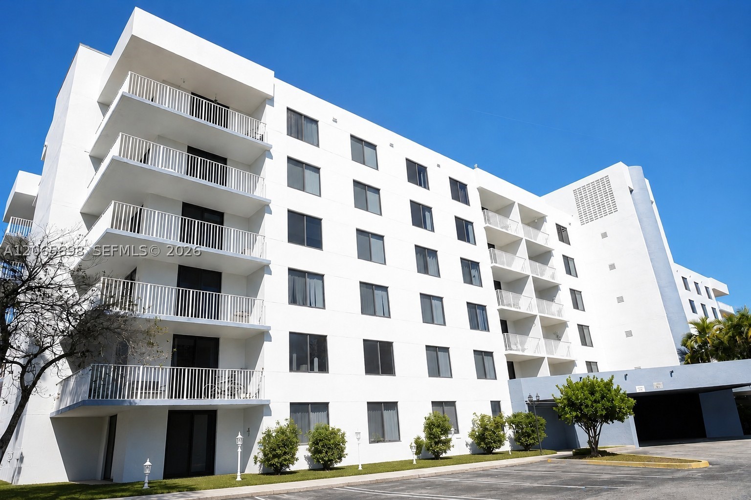 901 Hillcrest Dr 311 Property Photo 14