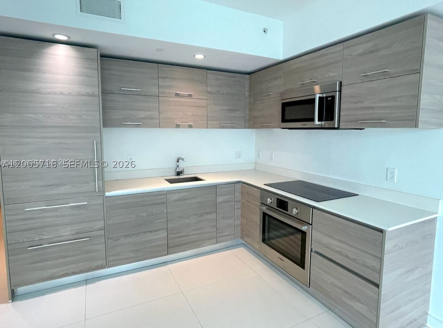 1300 S Miami Ave 1008 Property Photo 2