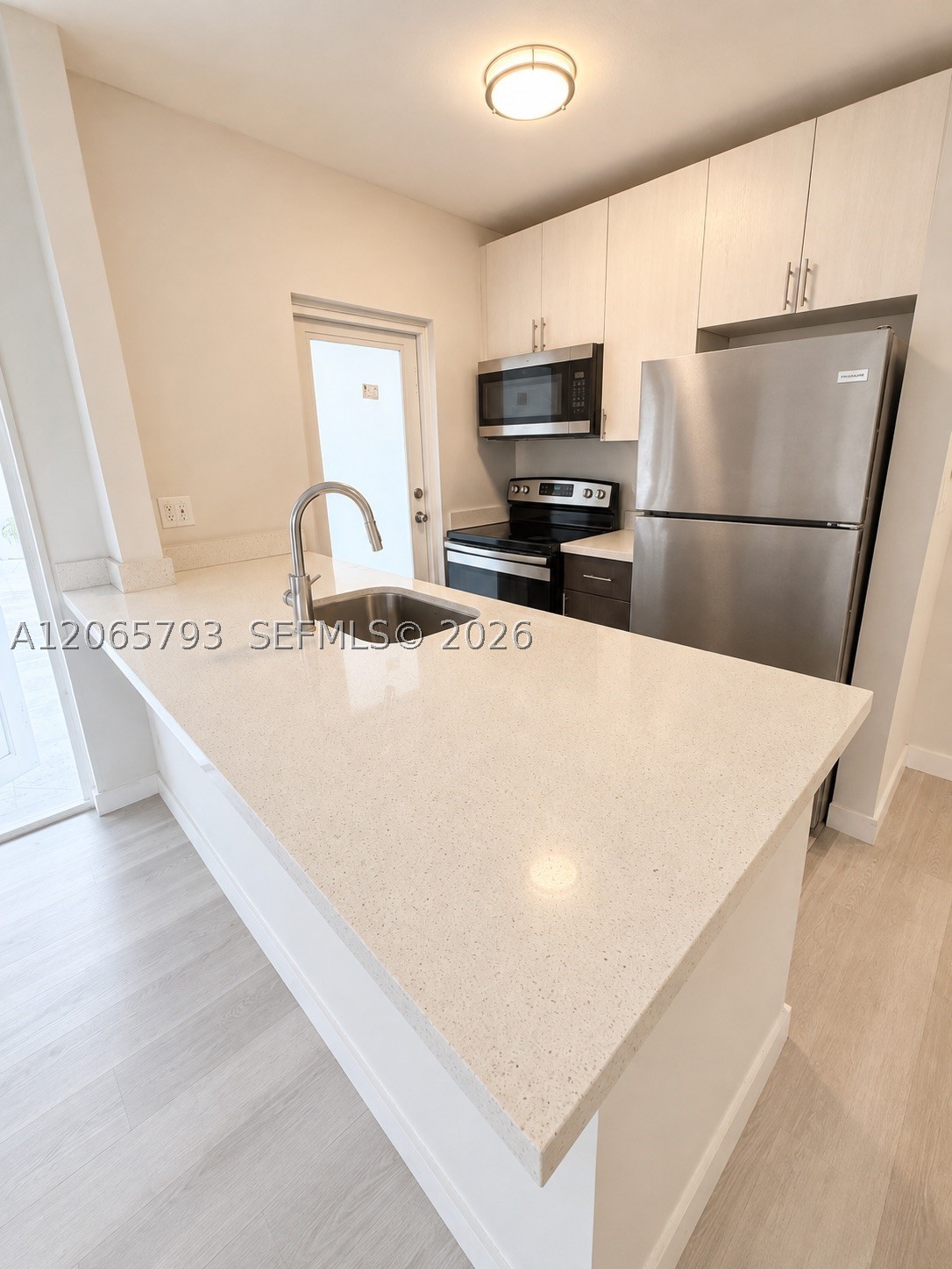 1535 Michigan Ave 6 Property Photo 2