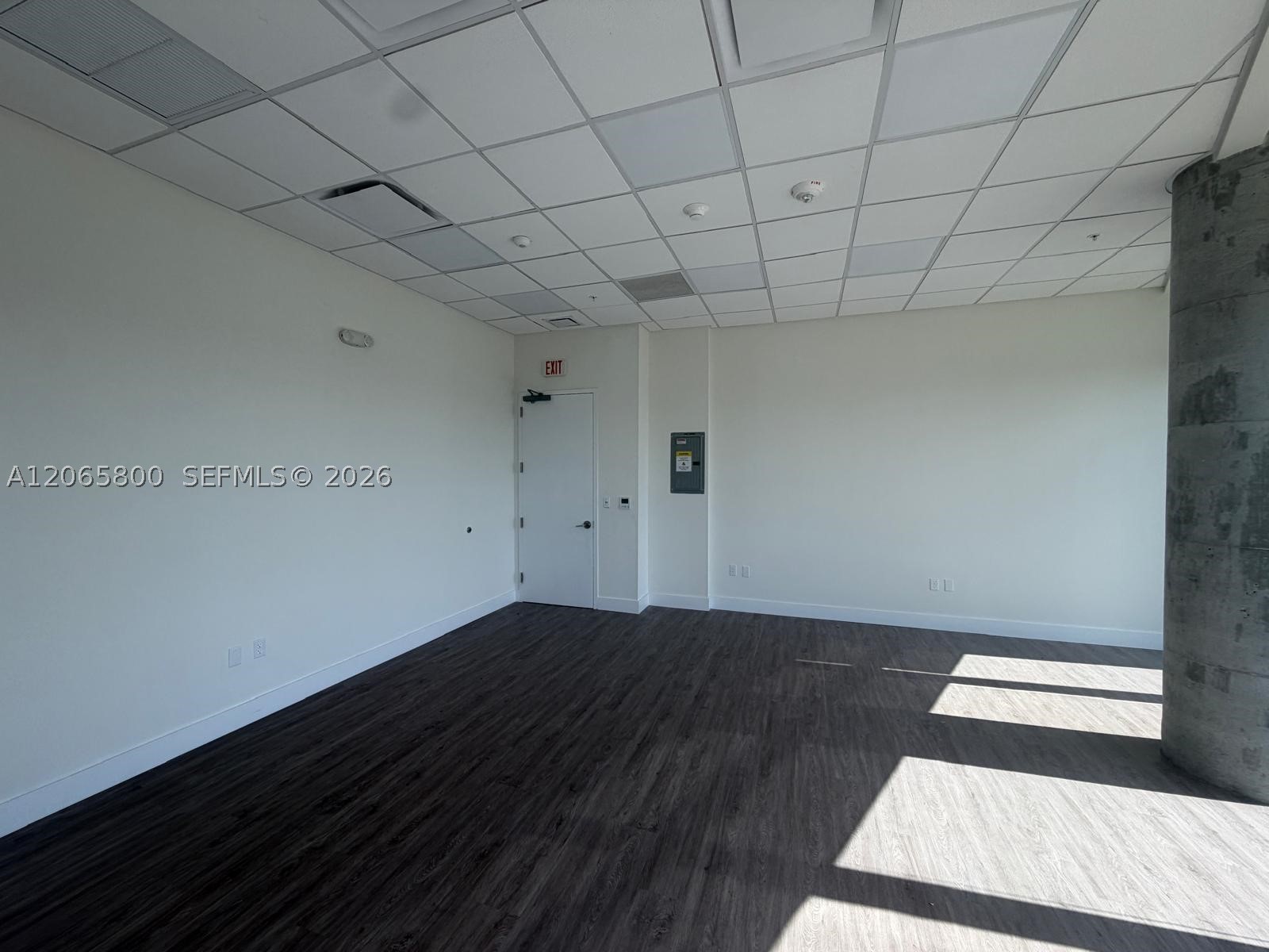 A12065800 Property Photo 4