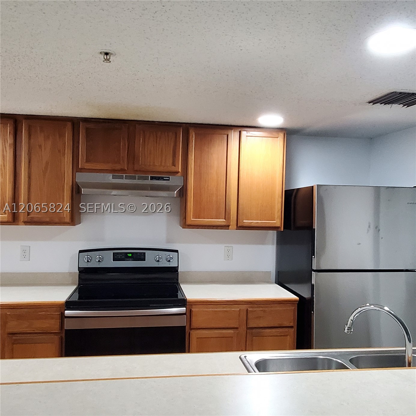 9909 Westwood Dr 12-1 Property Photo 6