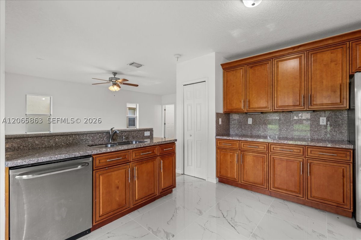 1720 Ne 35 Avenue Property Photo 10