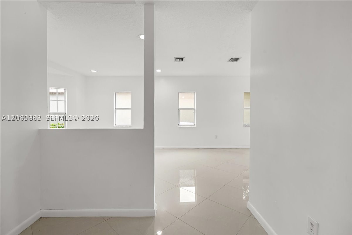 1720 Ne 35 Avenue Property Photo 14