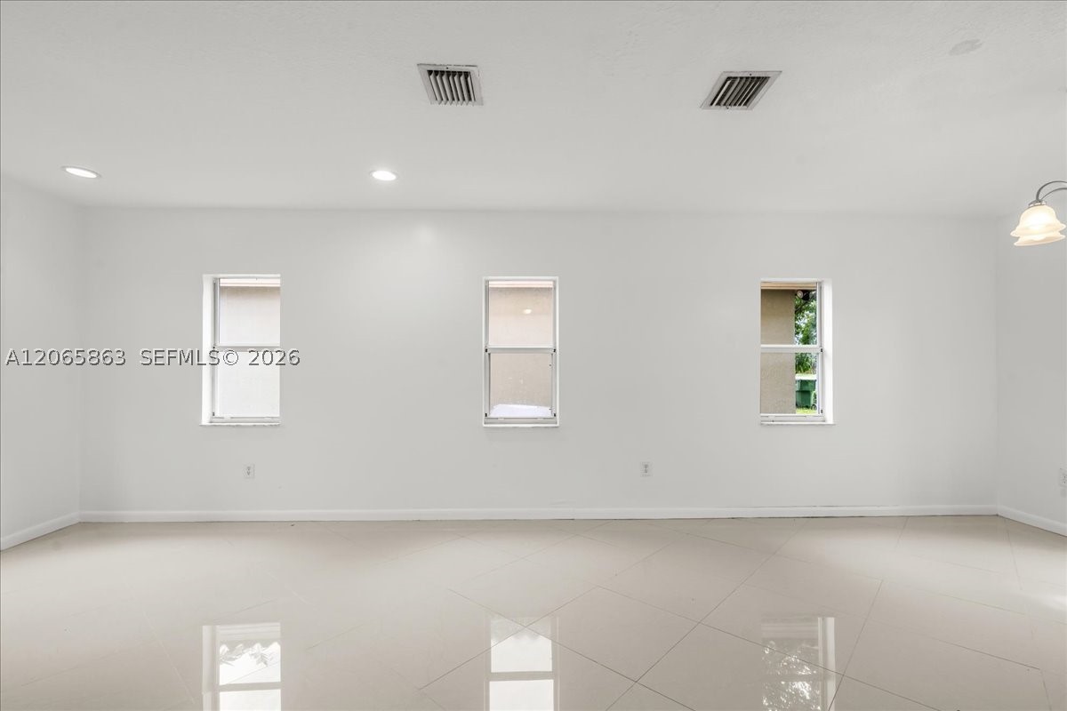 1720 Ne 35 Avenue Property Photo 15
