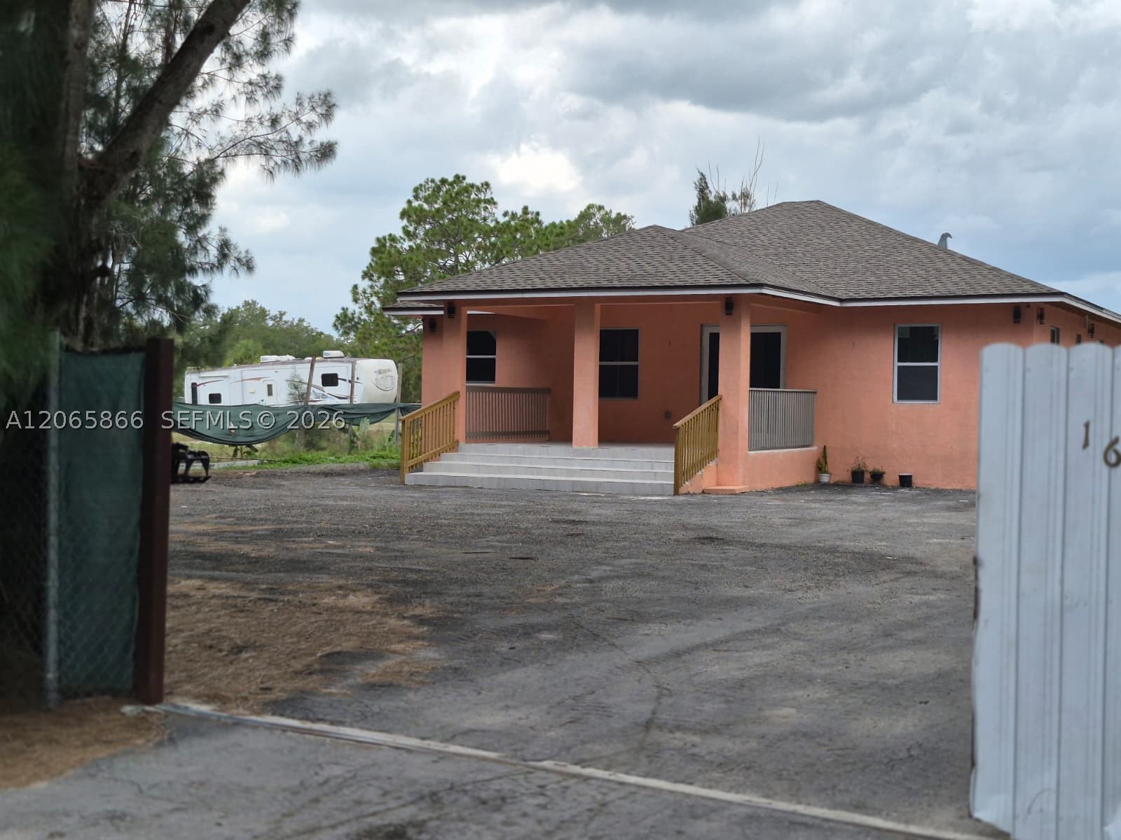 160 N Granja St Property Photo 1