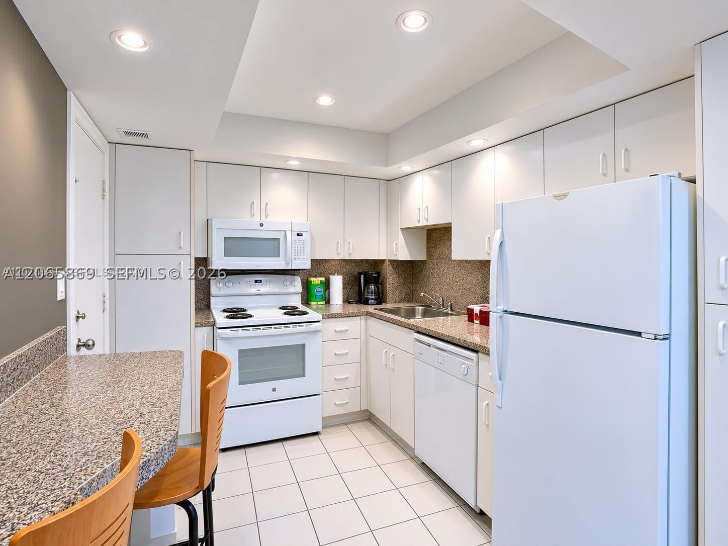 5005 Collins Ave 616 Property Photo 8