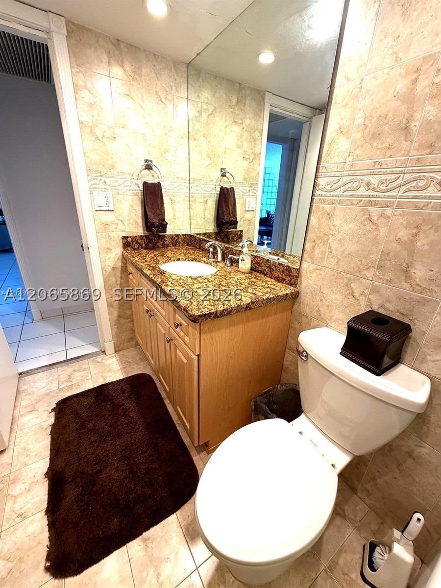 5005 Collins Ave 616 Property Photo 16