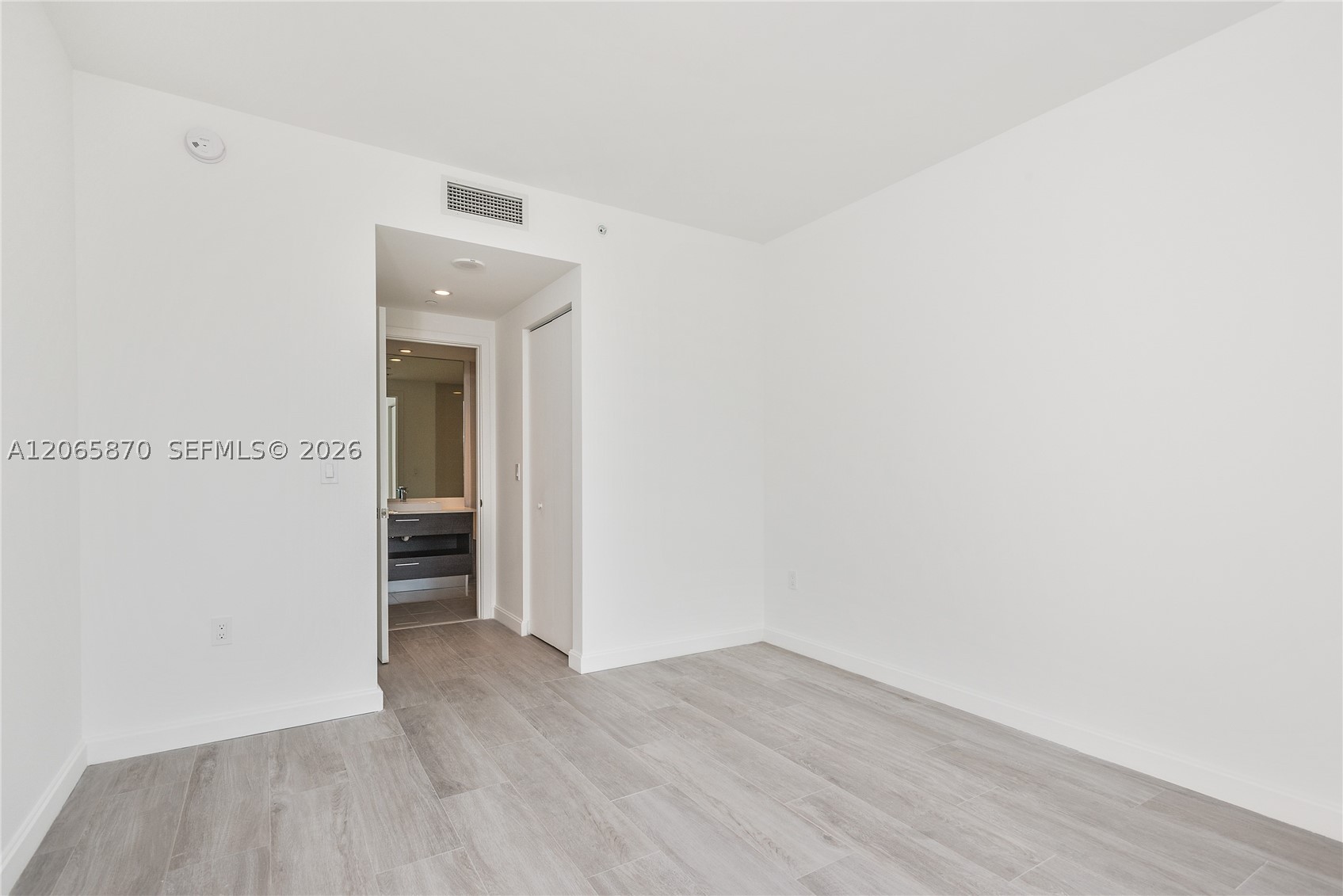 55 Sw 9 St 2805 Property Photo 11
