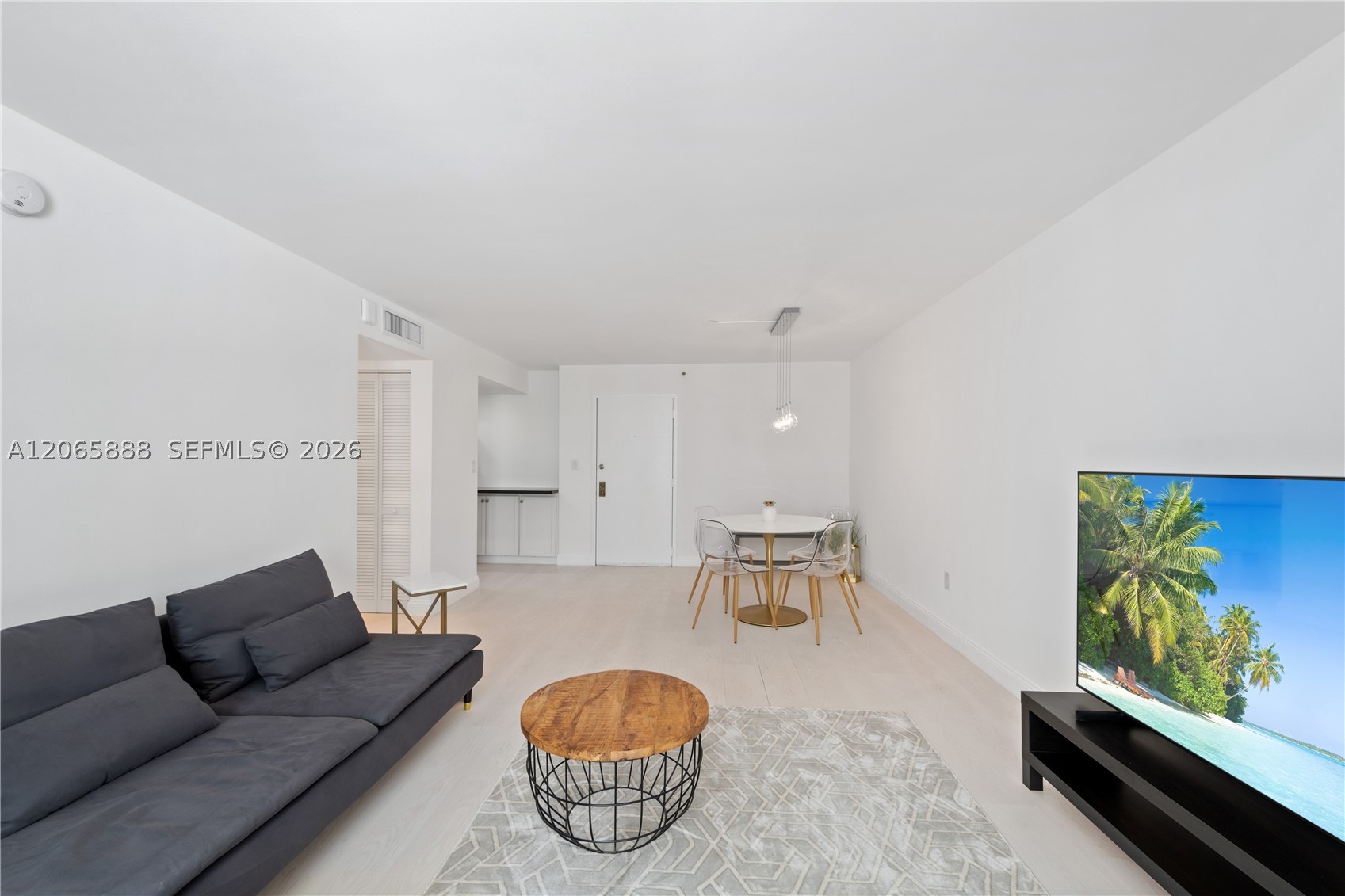 1621 Collins Ave 908 Property Photo 2