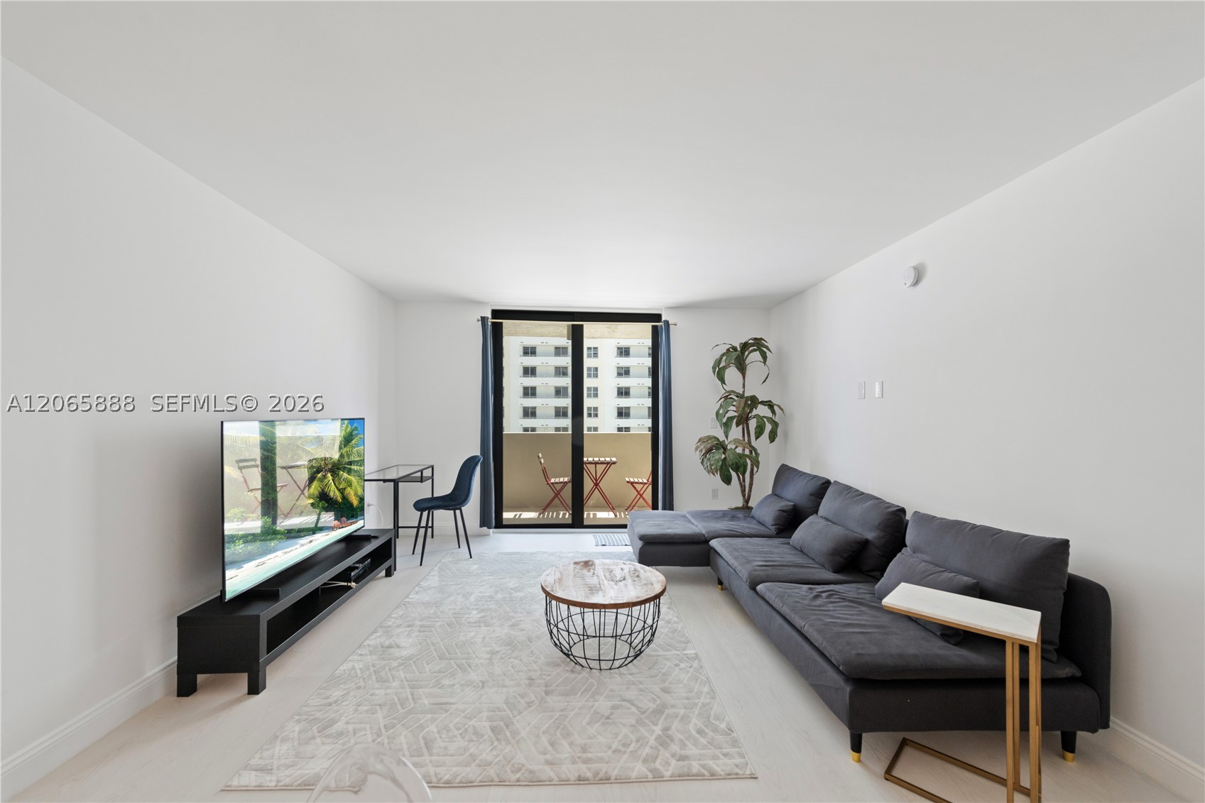1621 Collins Ave 908 Property Photo 10