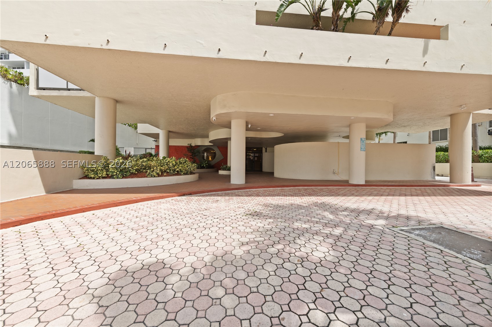 1621 Collins Ave 908 Property Photo 11