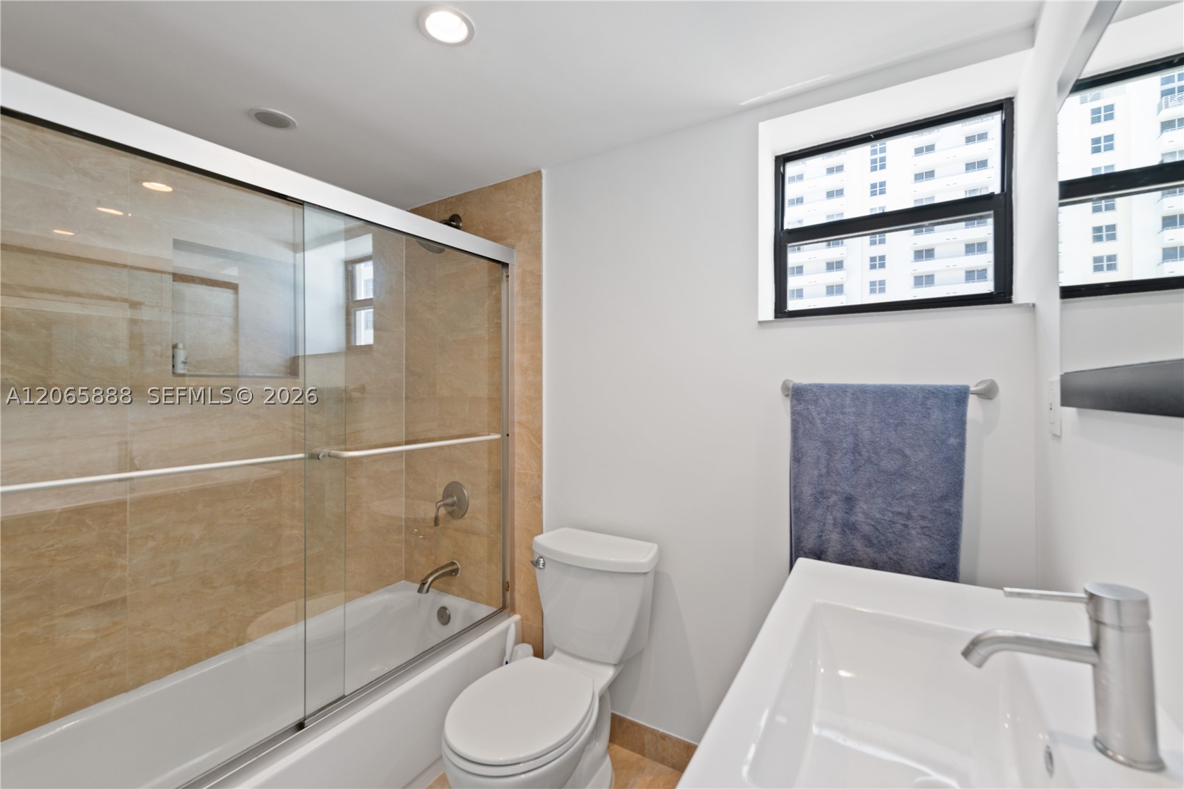 1621 Collins Ave 908 Property Photo 27