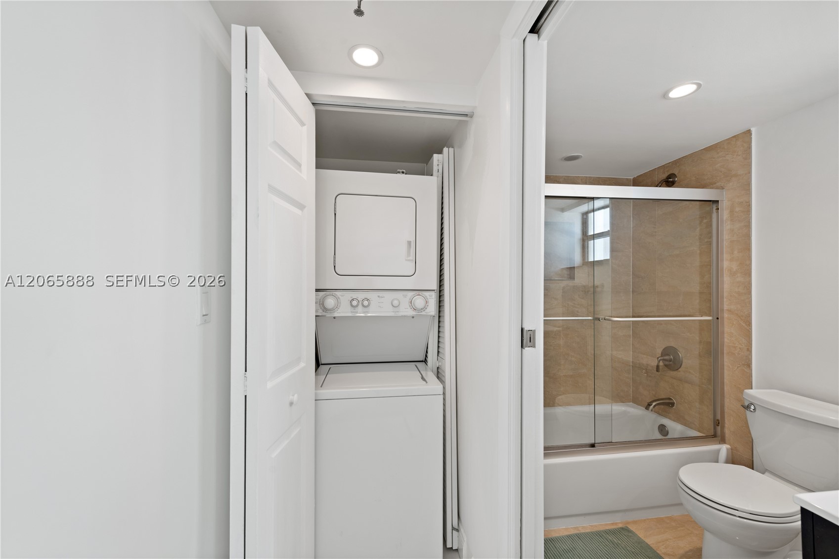 1621 Collins Ave 908 Property Photo 28