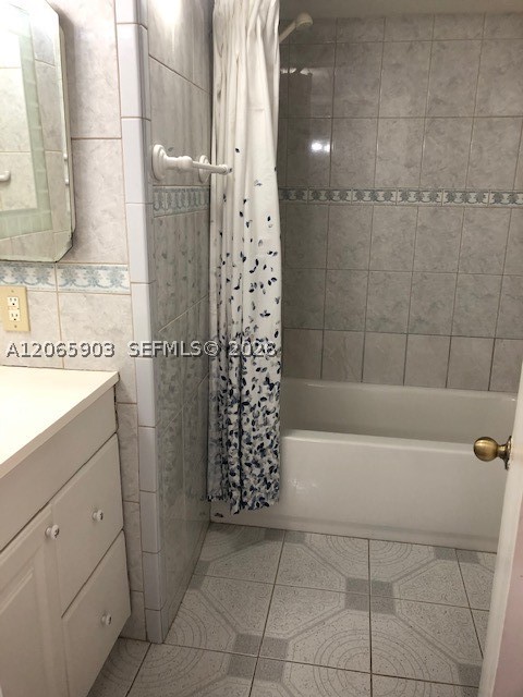 3119 Oakland Shores Dr C207 Property Photo 4