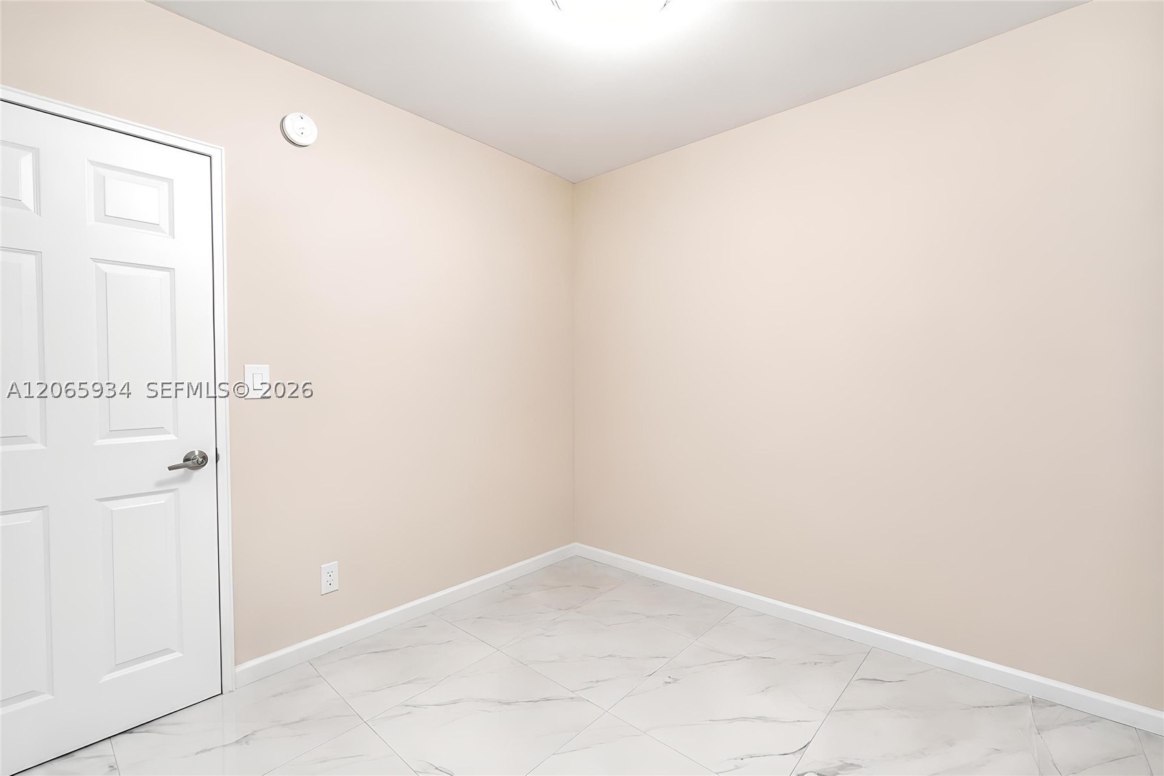 1600 N 68th Ave Property Photo 15
