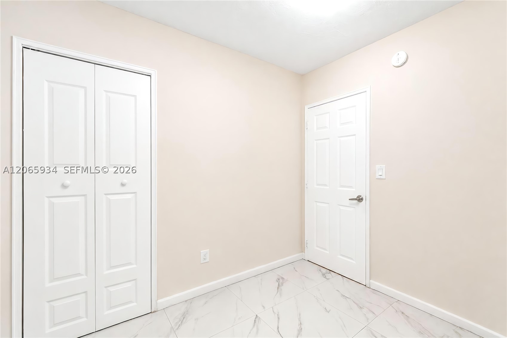 1600 N 68th Ave Property Photo 16