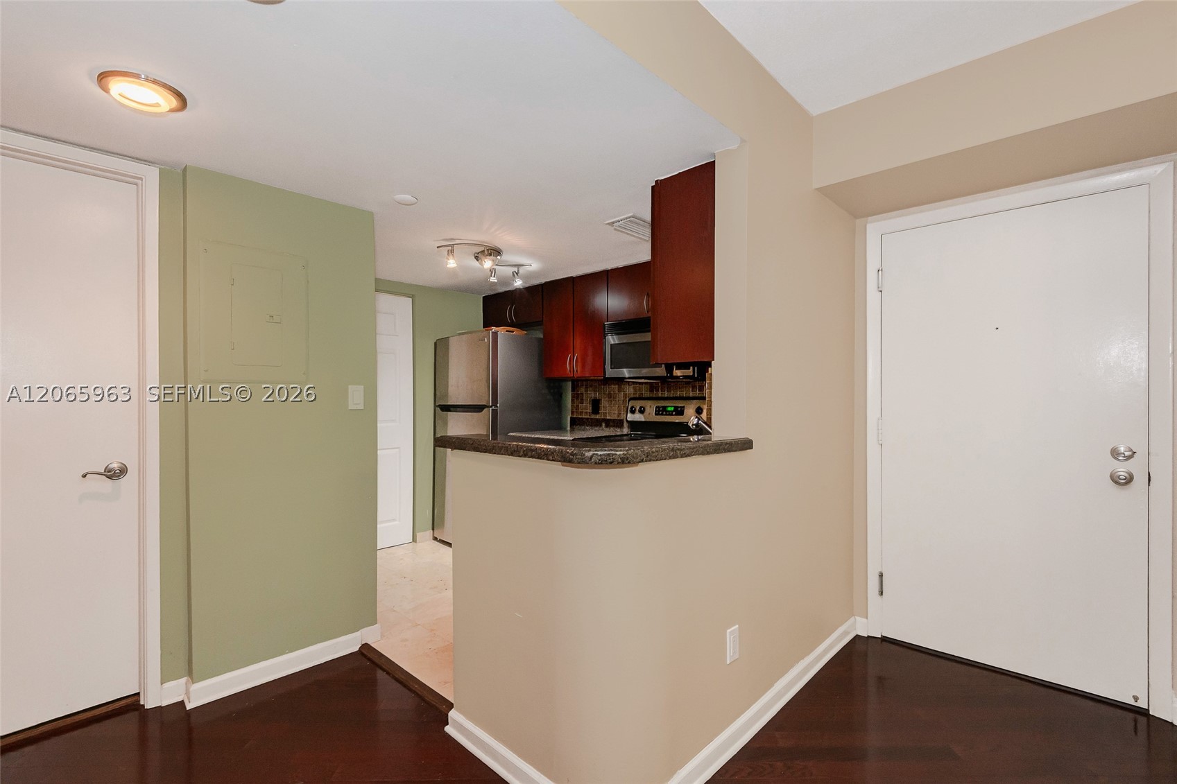770 Claughton Island Dr 809 Property Photo 8
