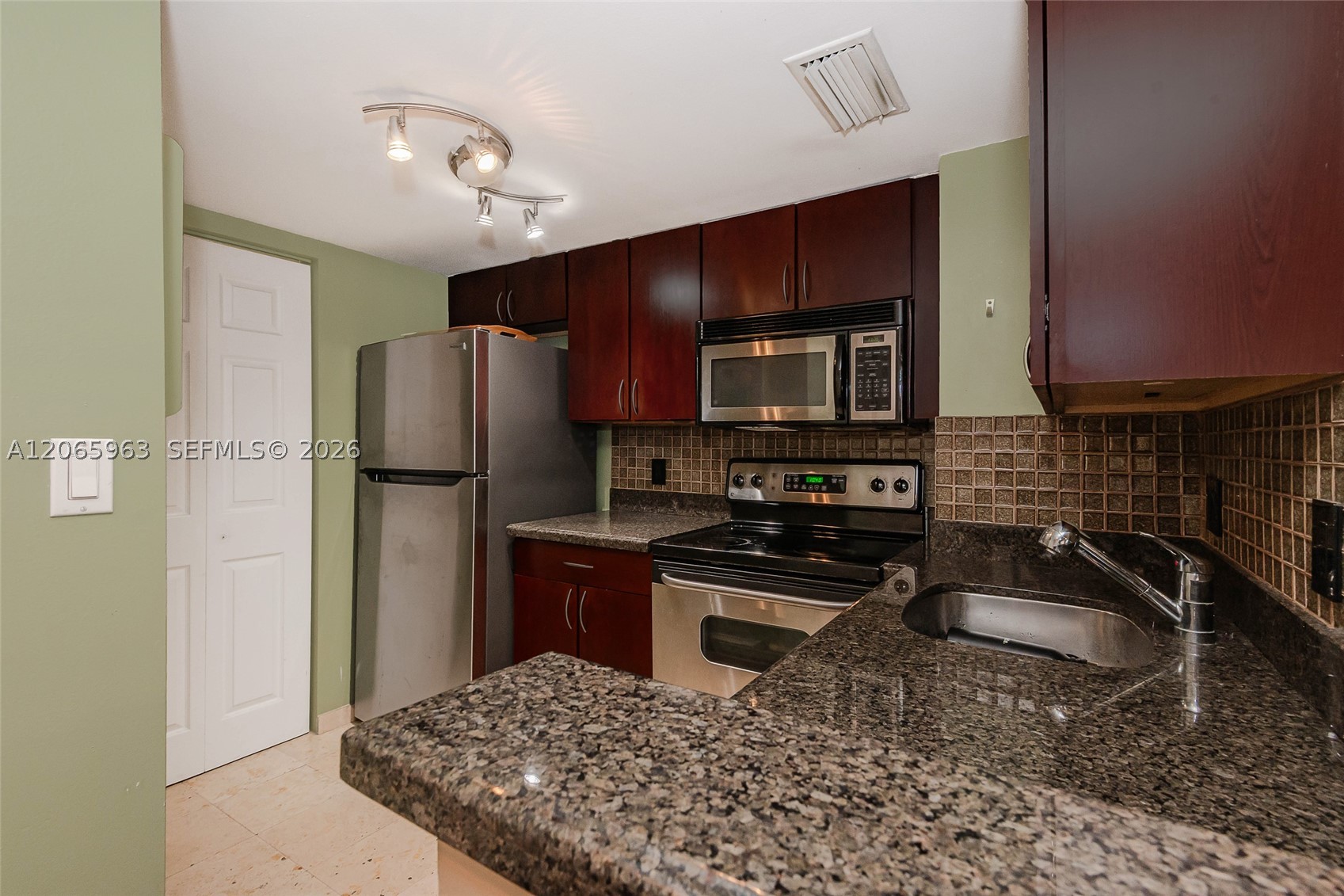 770 Claughton Island Dr 809 Property Photo 10