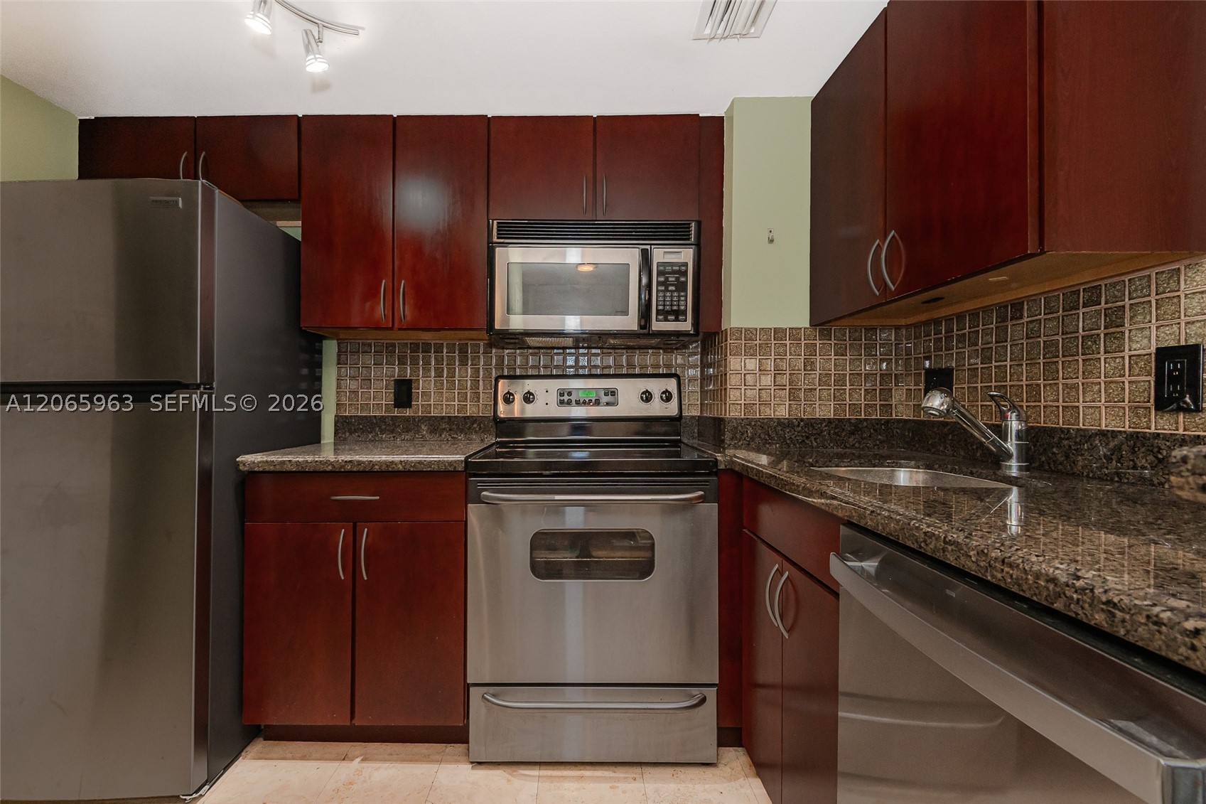 770 Claughton Island Dr 809 Property Photo 11
