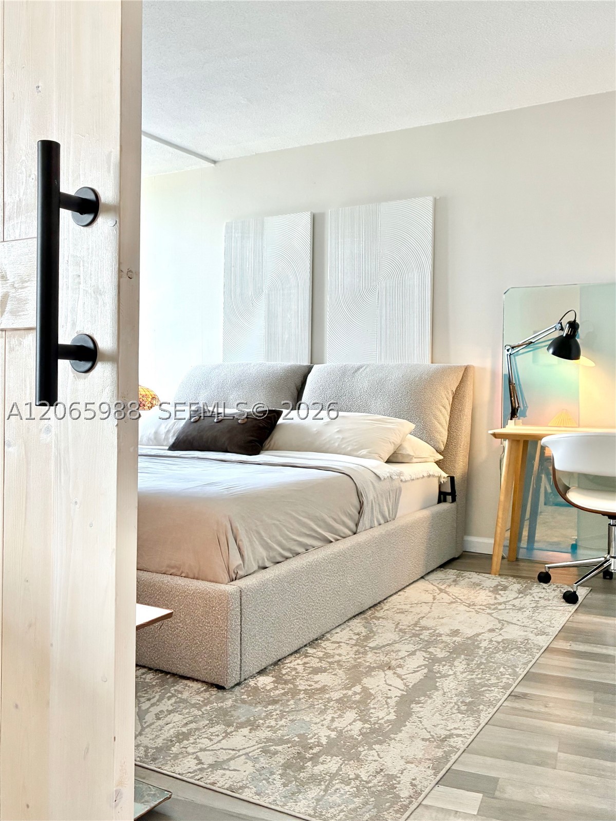 900 Bay Dr 207 Property Photo 2