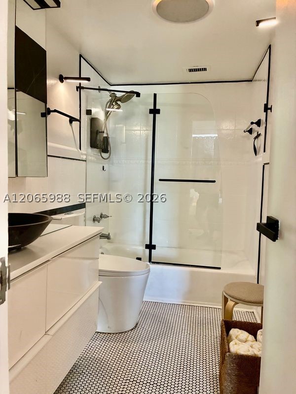 900 Bay Dr 207 Property Photo 8