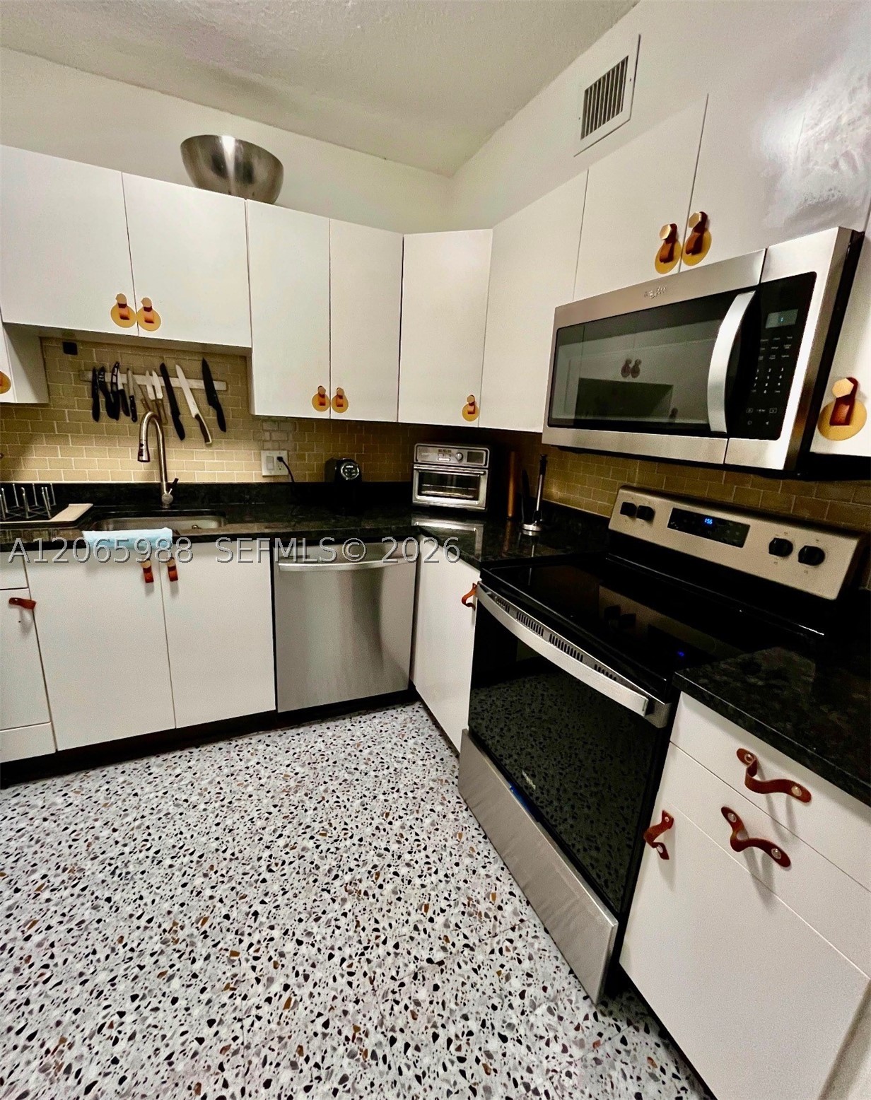 900 Bay Dr 207 Property Photo 20