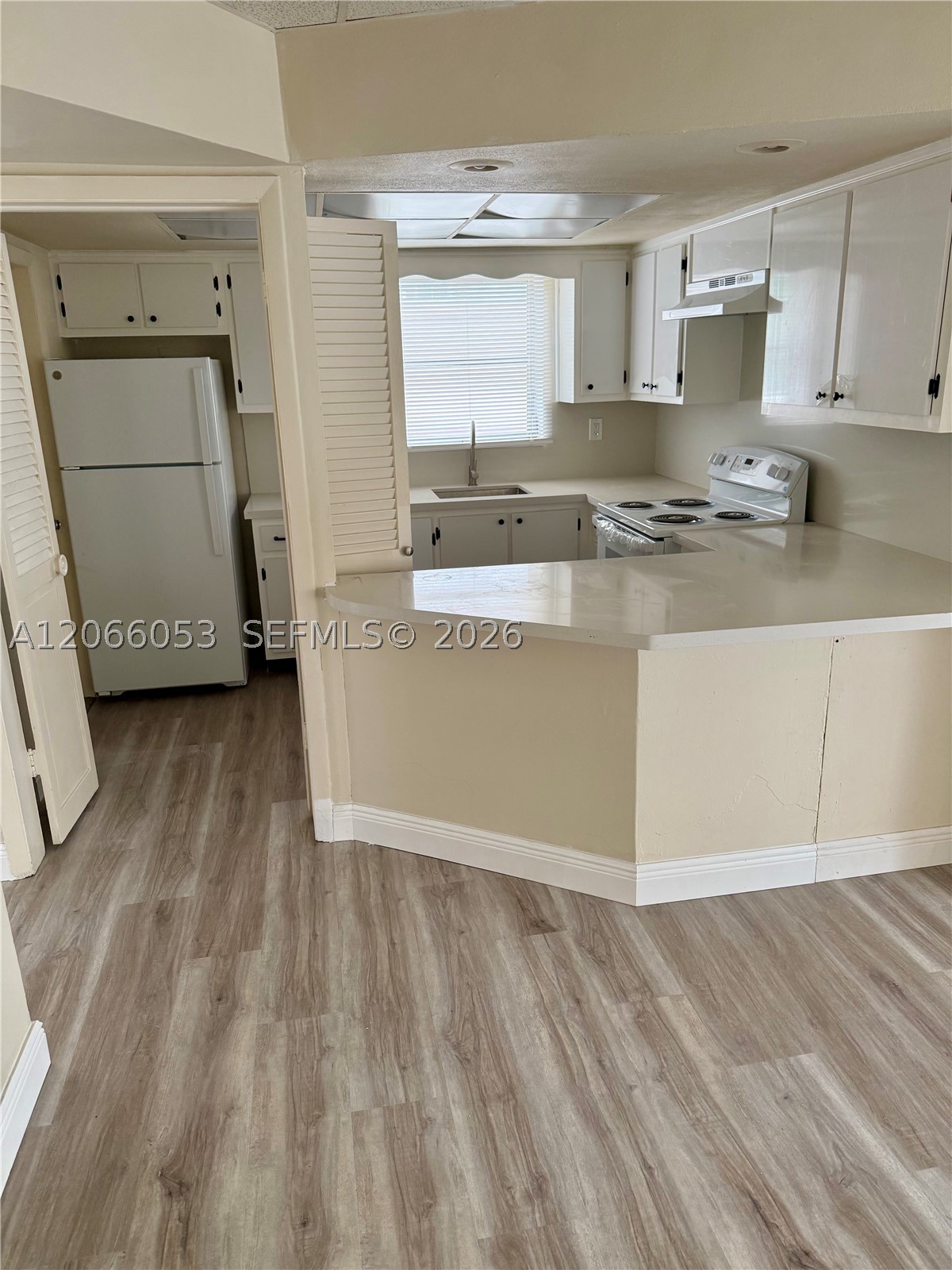 9390 E Bay Harbor Dr 10 Property Photo 5