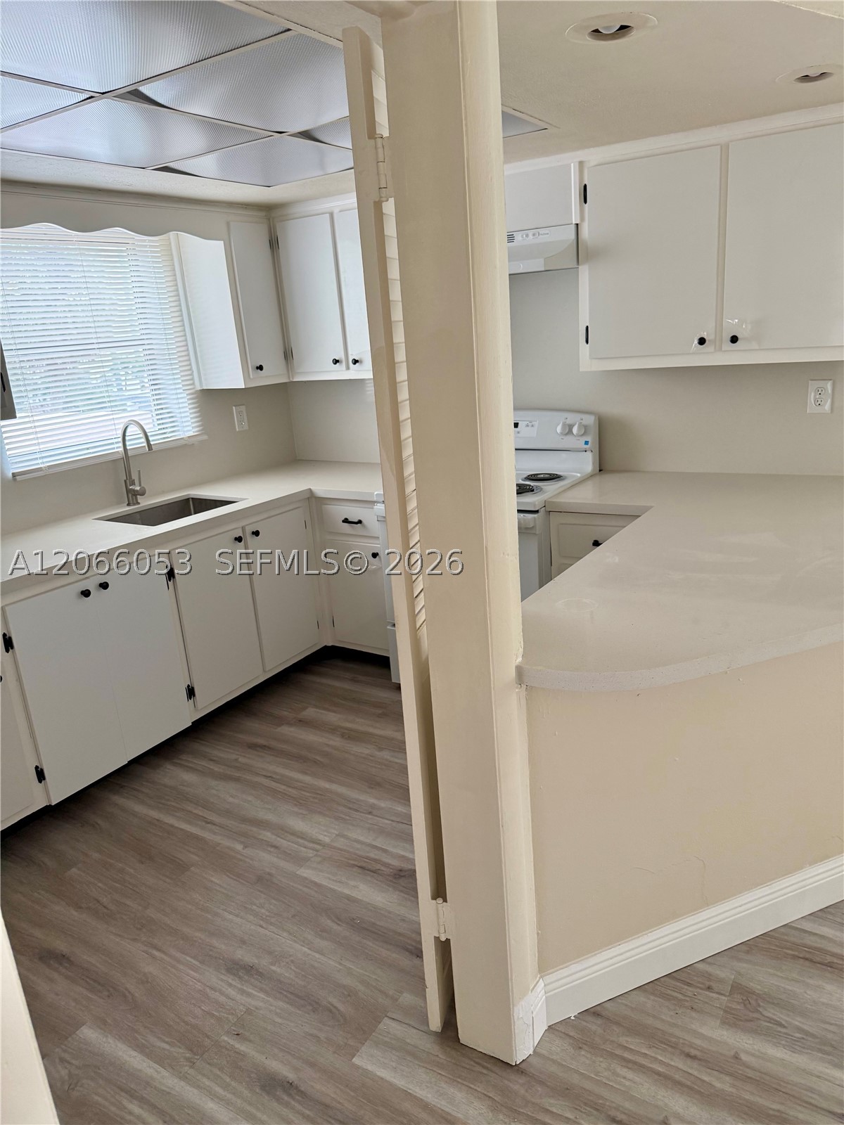 9390 E Bay Harbor Dr 10 Property Photo 6