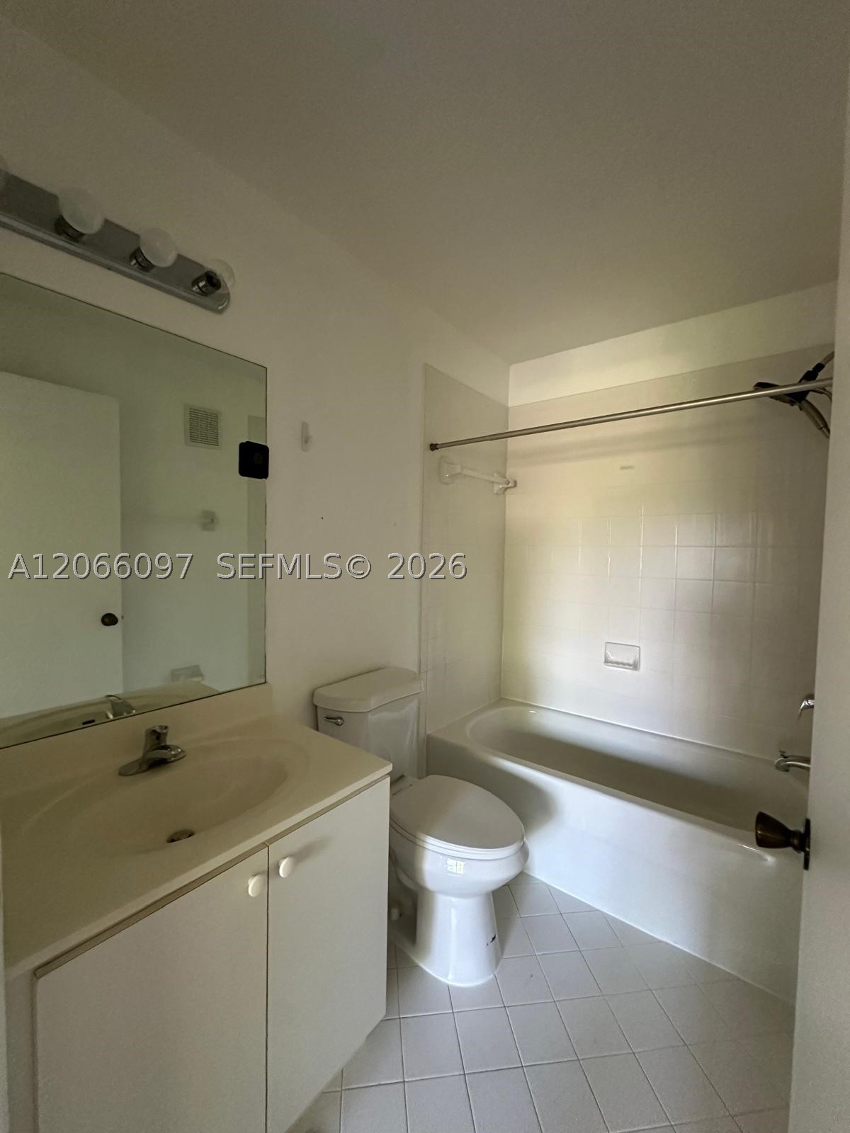 2920 Se 12th Rd 203-30 Property Photo 19
