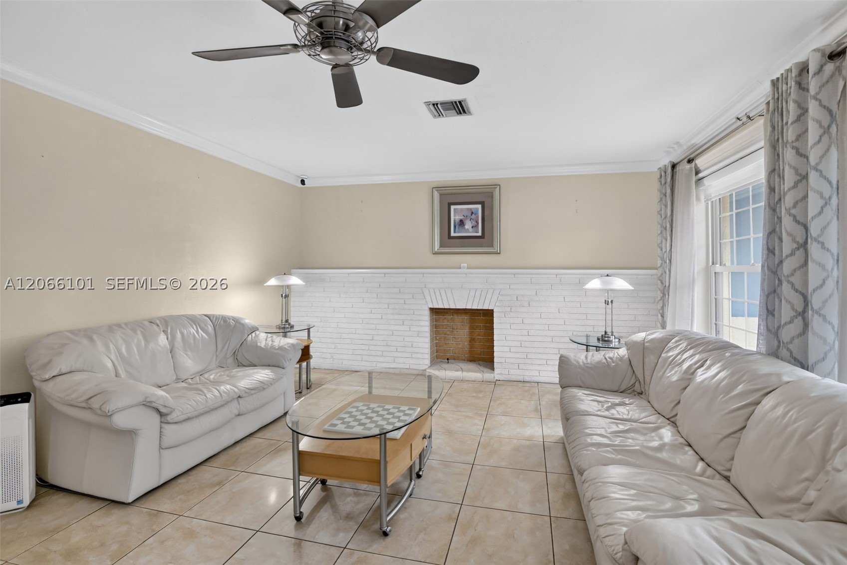 801 Ixora Ln Property Photo 6